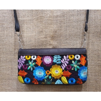 Portfel  wielofunkcyjny skórzany ciemnobrązowy z kwiatowym  kolorowym haftem .